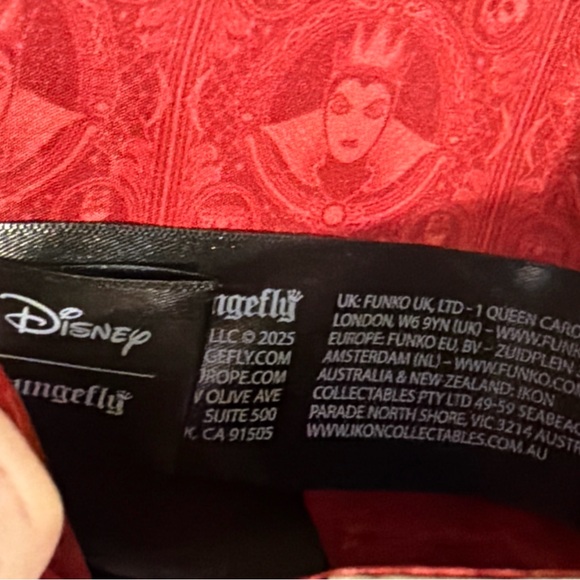 Loungefly Snow White Evil Queen White Heart Box With Dagger Wallet - Picture 5 of 14